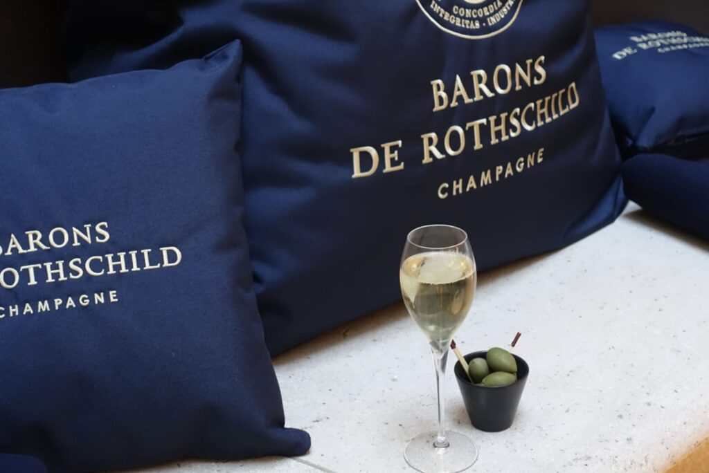 La Maison Champagne Barons de Rothschild installe son bar à champagne tout l’été au 39V