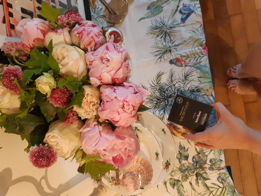 Interflora fête les mamans - bouquet de fleurs - chanson vraie