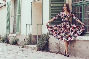 Miss Rétro Chic - un look floral pour la rentrée - robes et accessoires vintage