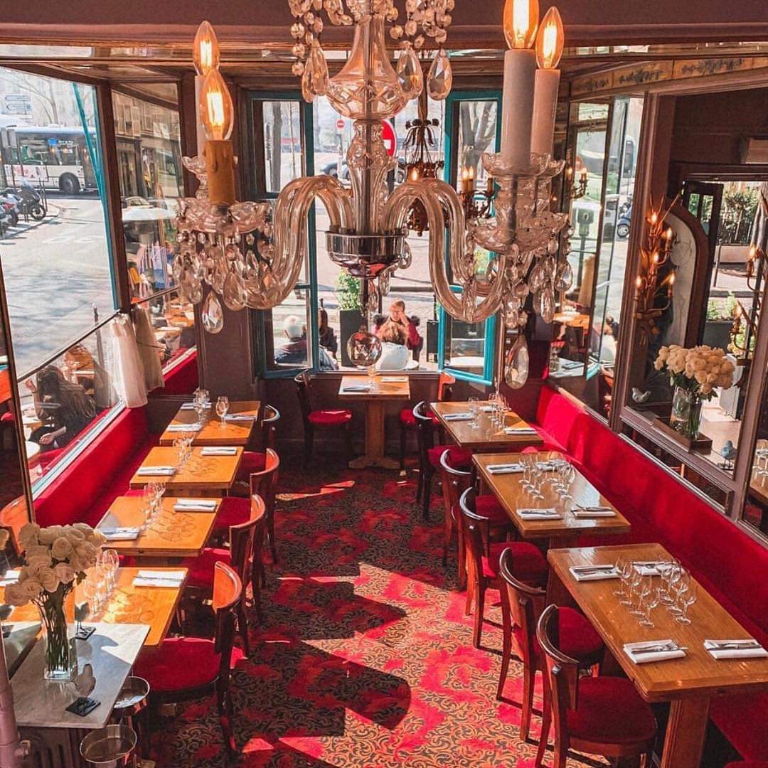 Chez Julien Le Restaurant Le Plus Romantique De Paris Propose Un Menu
