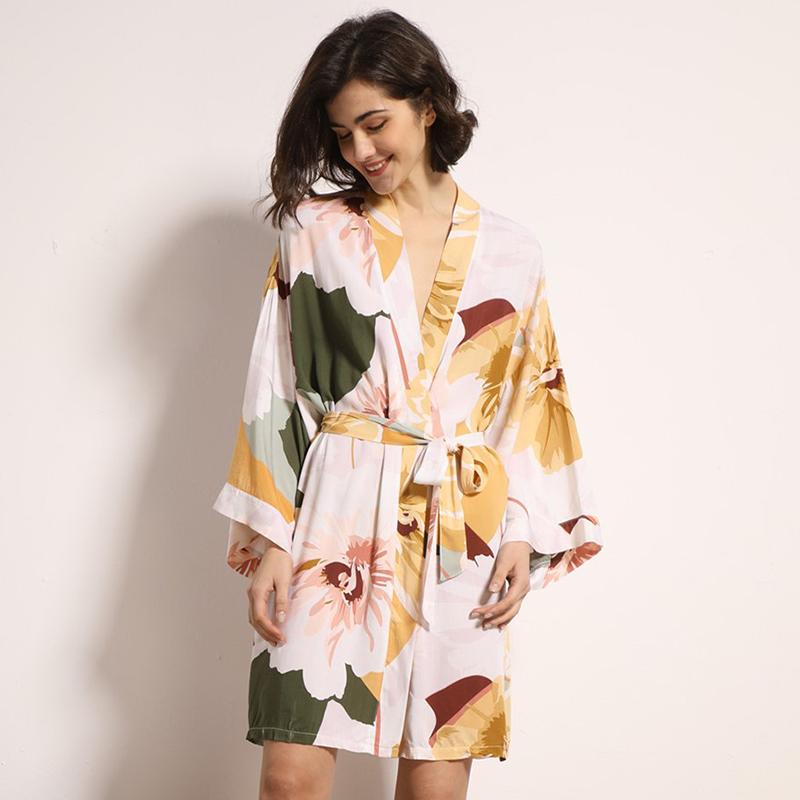 Peignoir Avenue - kimonos exotiques et peignoirs en satin glamour pour l'été
