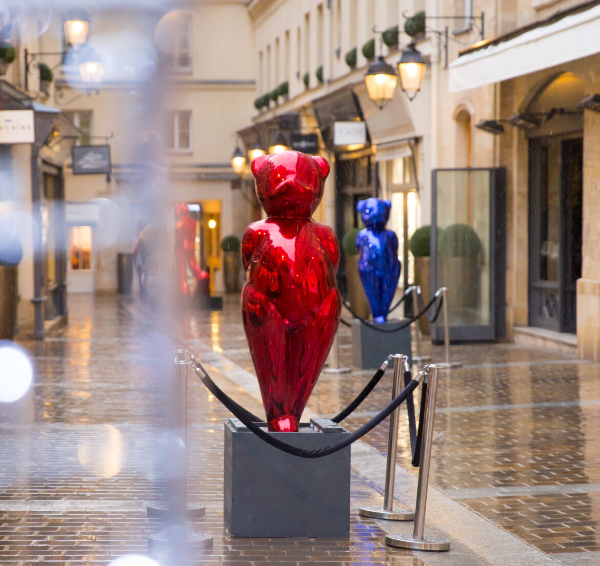 Cévé enchante le Village Royal avec ses nounours Young Forever