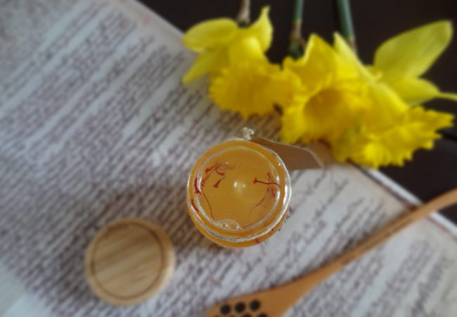 NEV Expérience – un miel d’acacia infusé au safran – biologique et Made in France