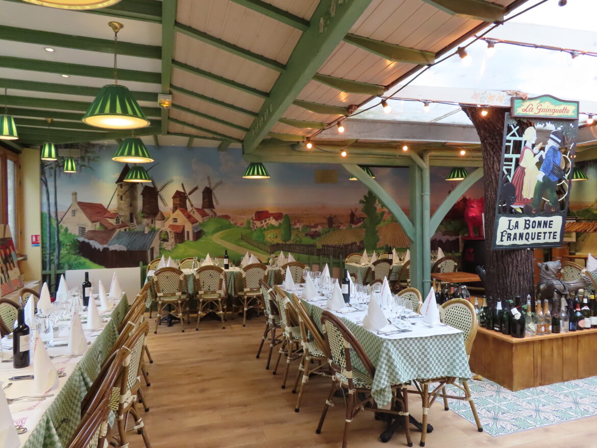 La Bonne Franquette "Coupe du Meilleur Pot 2021" célébre le Beaujolais nouveau ! - Montmartre en fête