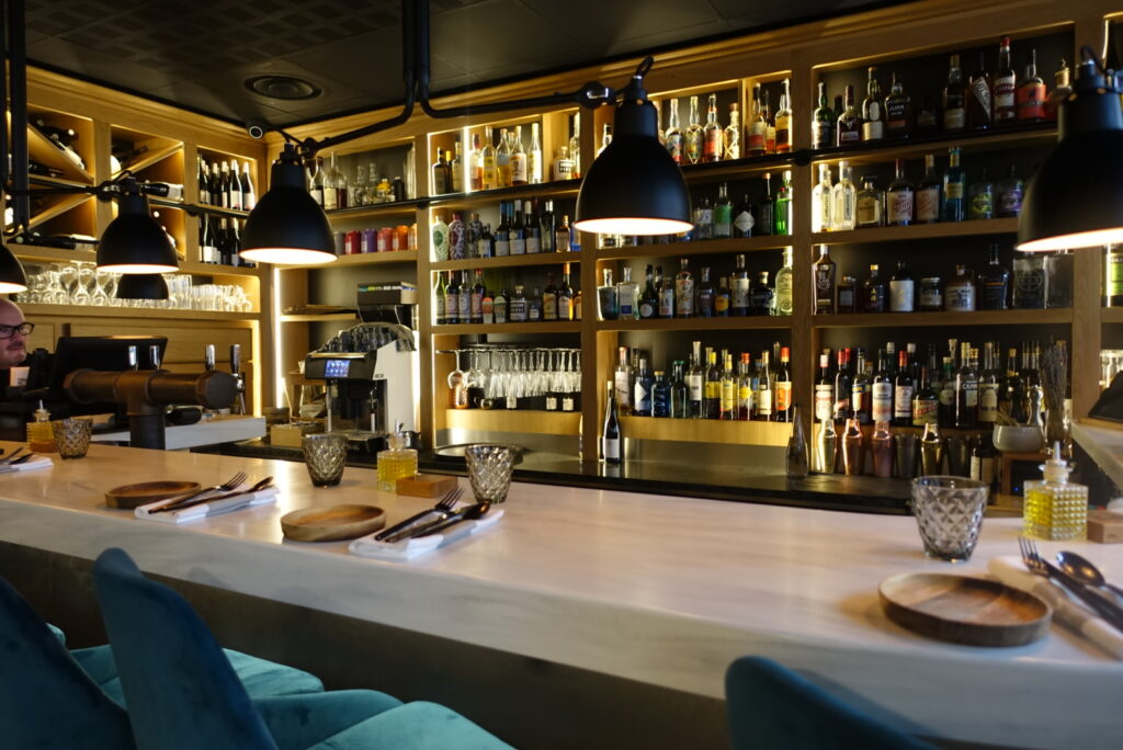 Le Comptoir des Fables - l'élégant restaurant et bar à cocktails de la rue Saint Dominique