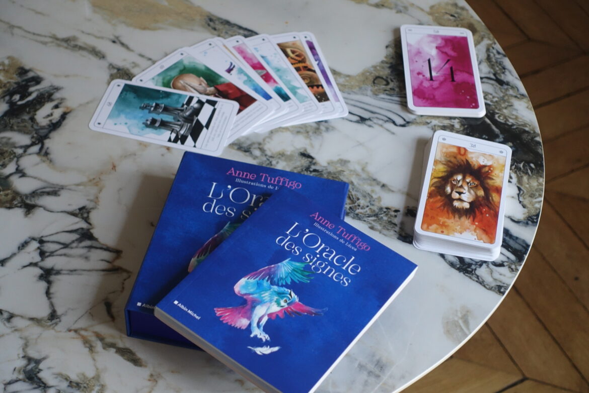 Anne Tuffigo dévoile L'Oracle des signes publié grâce aux éditions Albin Michel