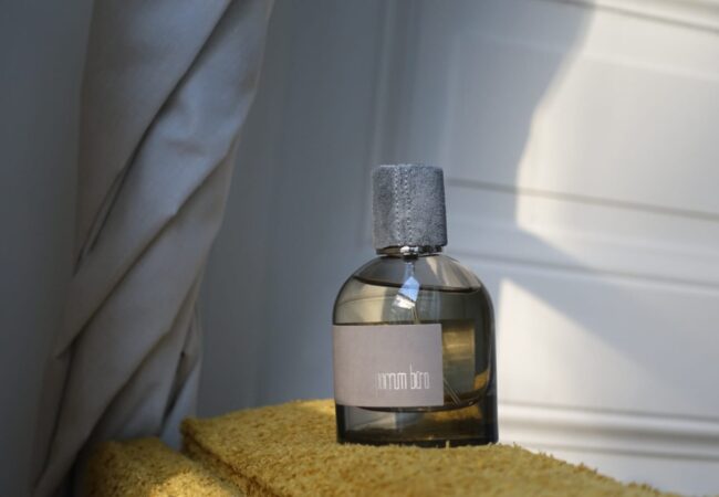 Parfum Büro M – R.S.V.P. une fragrance signée Maurizio Cerizza, disponible chez Jovoy Paris