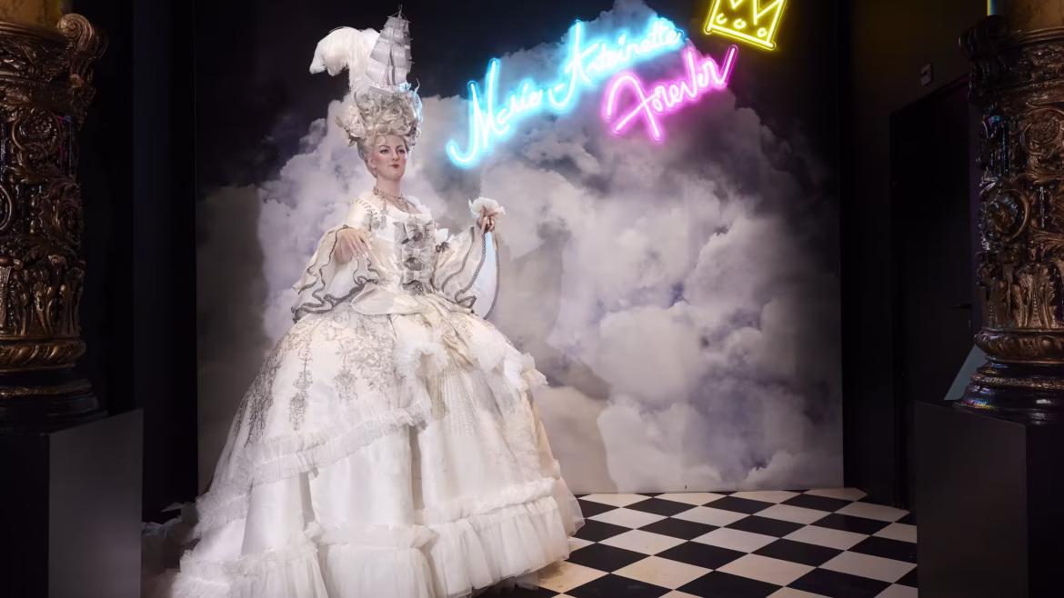 Marie-Antoinette habillée par Julien Fournié fait son grand retour au Musée Grévin