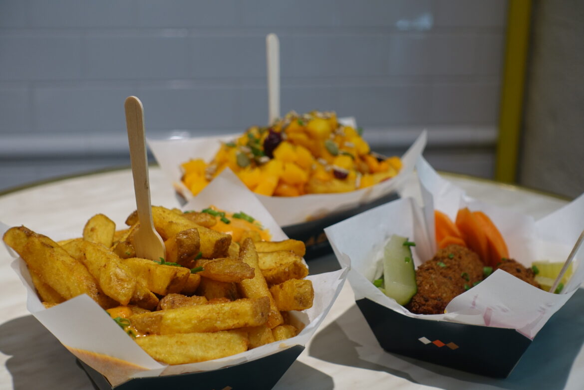 Adora - le temple de la frite parisienne à Étienne Marcel